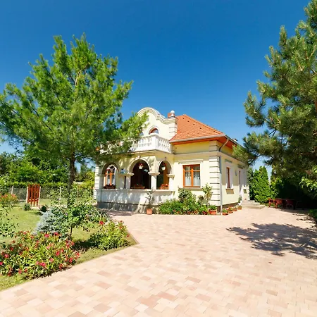 Holiday home Holiday Elisabeta Balatonoszod