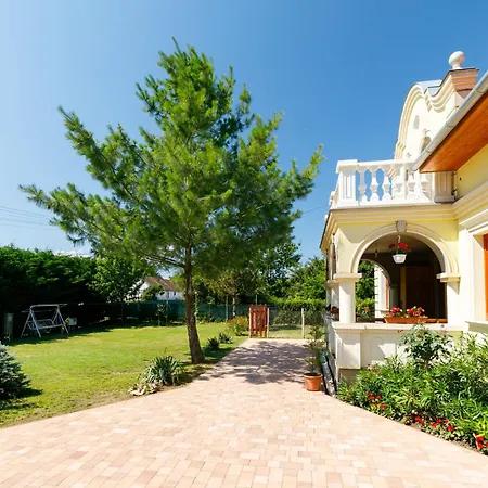 Holiday Elisabeta Holiday home Balatonoszod