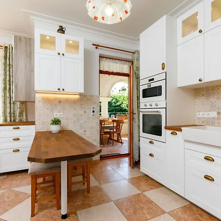 Elisabeta Tatil Evi *